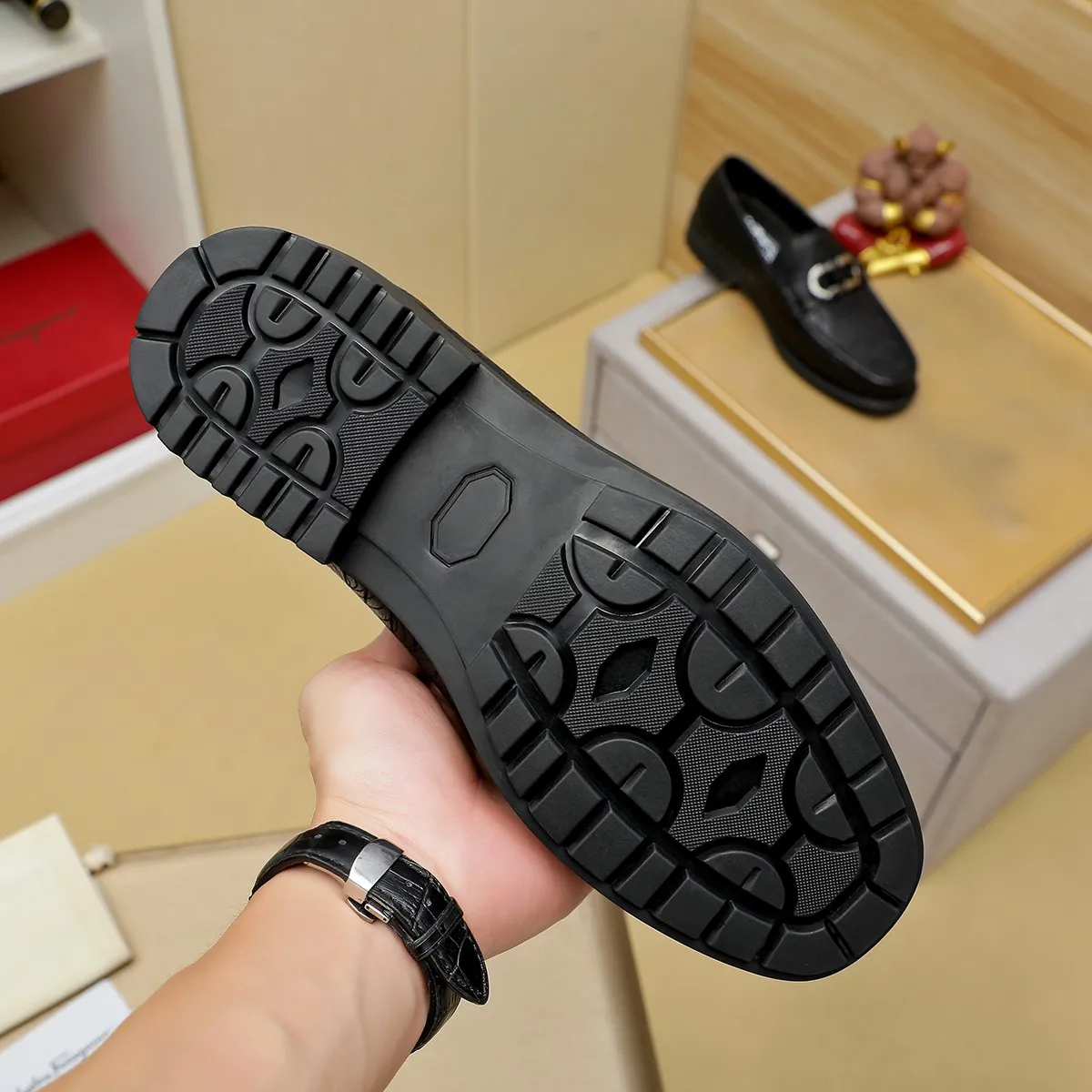 Men's shoes 💰500 Ferragamo [Ferragamo] top imported suit men's shoes 💯Original copy of the official website, product materials: selected imported embossed calfskin + luxury hardware buckle accessories ~ imported water-dyed cow 🐂 leather lining. Strong three-dimensional visual effect, original combination outsole, multiple colors available😘 Size: 38-44 (.45.46. Customized)